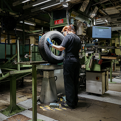 THE NEW YORK TIMES / THE WAR <br> CHANGED THIS COMPANY FOREVER